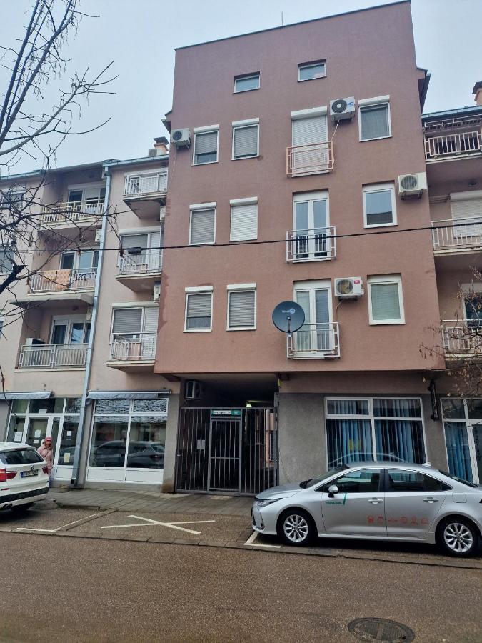 Quiet Center Daire Sremska Mitrovica Dış mekan fotoğraf